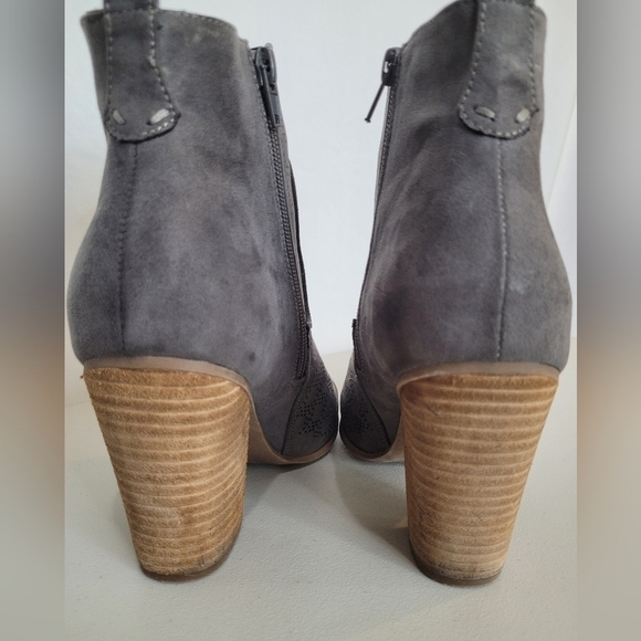 Carlos by Carlos Santana Gray Perforated Faux Suede Holly Ankle Boots - Size 9 - Picture 8 of 12